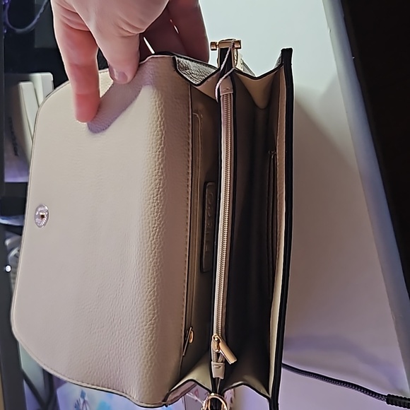 Purse - Picture 2 of 3